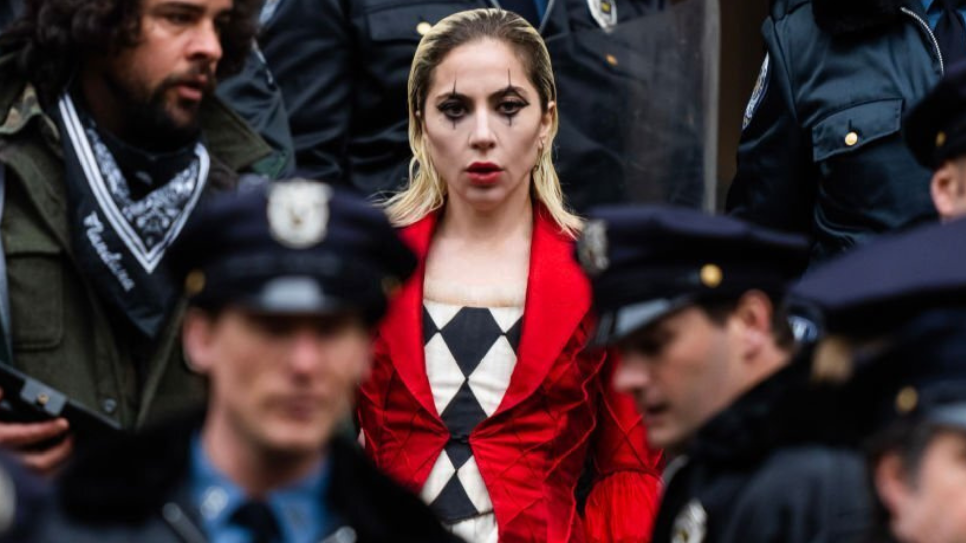 Visual de Lady Gaga como Arlequina em Coringa 2 é revelado