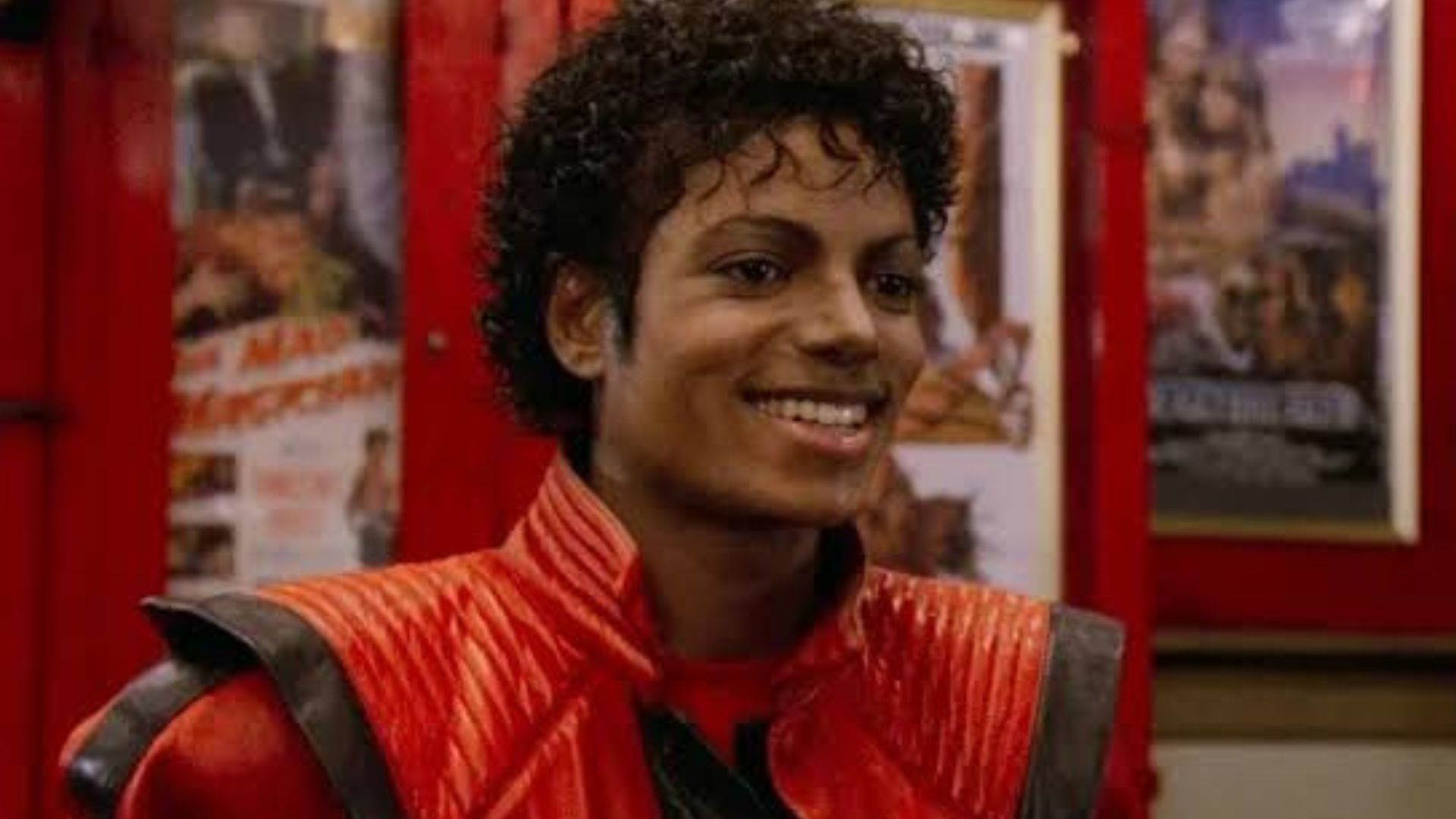 Primeira imagem oficial da cinebiografia de Michael Jackson é revelada