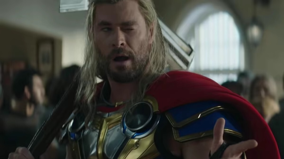 Chris Hemsworth diz que só deixa o papel de Thor quando “alguém o chutar para fora do palco”