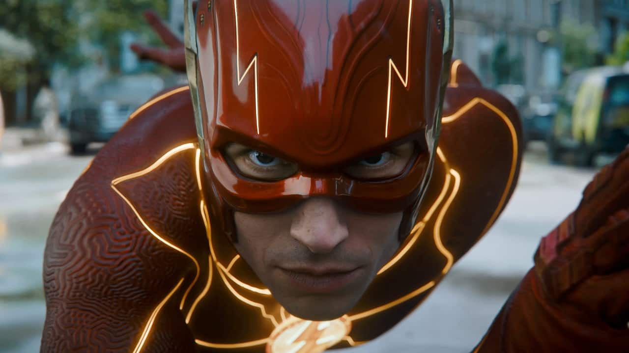 Crítica- The Flash explora os dilemas do personagem abraçando sem amarras o cômico e a mitologia da DC nas telas.