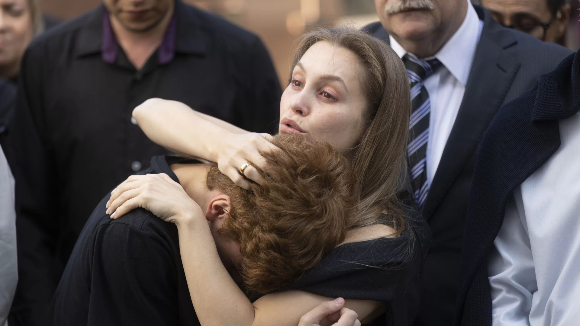 Divulgada novas fotos de A Menina que Matou os Pais – A Confissão