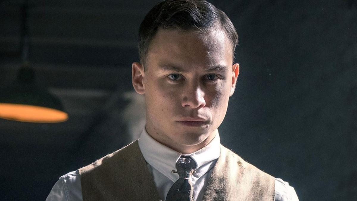 Finn Cole nega participação no filme de Peaky Blinders e diz que acompanhará como fã