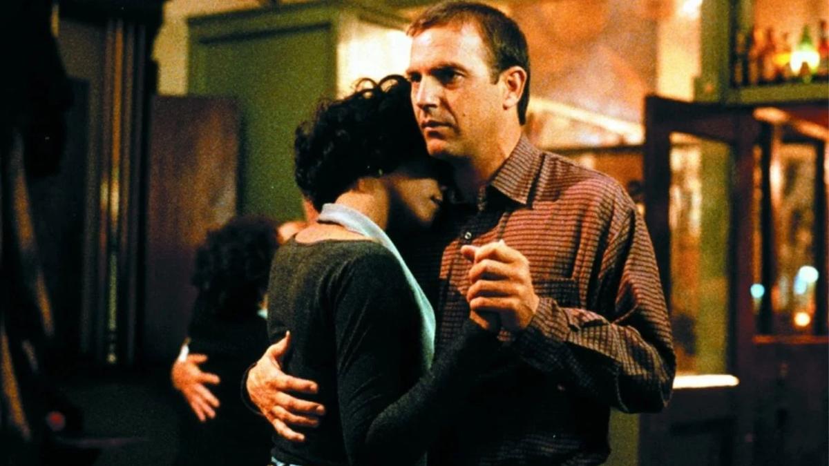 Warner Bros. confirma remake de O Guarda-Costas com direção de Sam Wrench