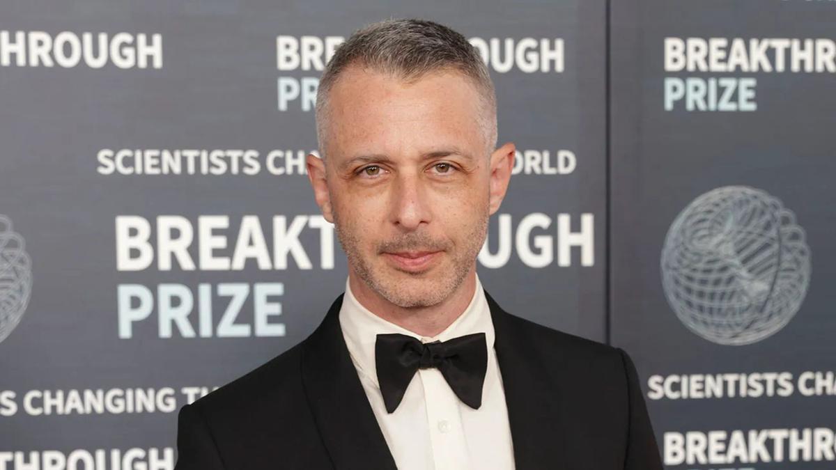 Jeremy Strong pode substituir Jesse Eisenberg em “A Rede Social Parte II”, diz site