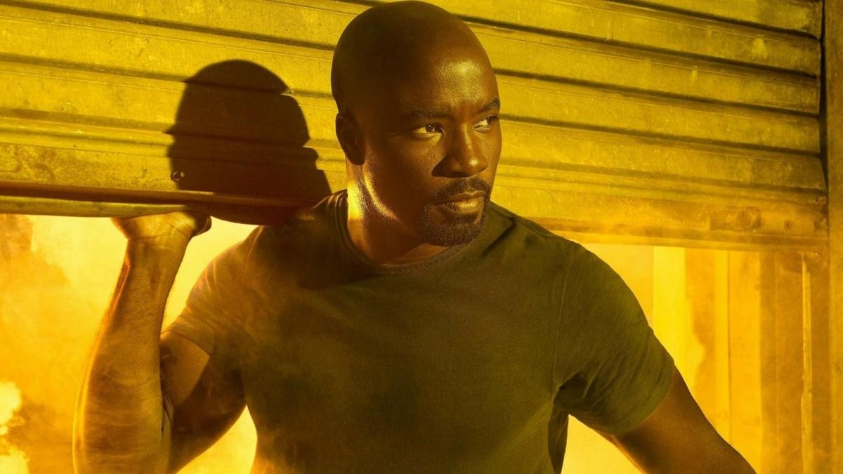 Mike Colter comenta rumores sobre retorno como Luke Cage em Demolidor: Renascido