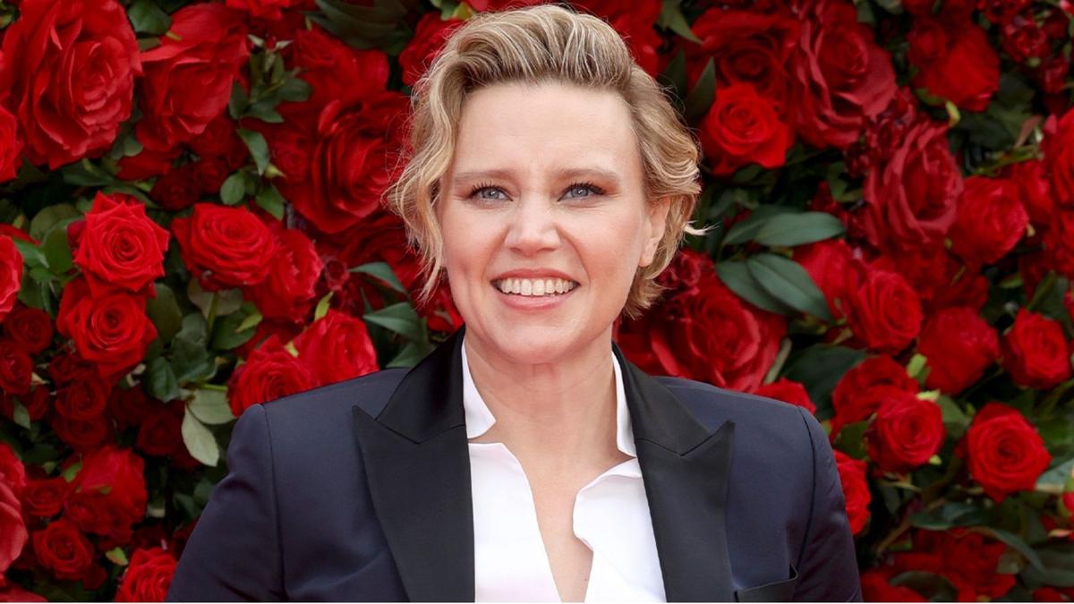 Kate McKinnon é escalada como Afrodite na 3ª temporada de Percy Jackson e os Olimpianos